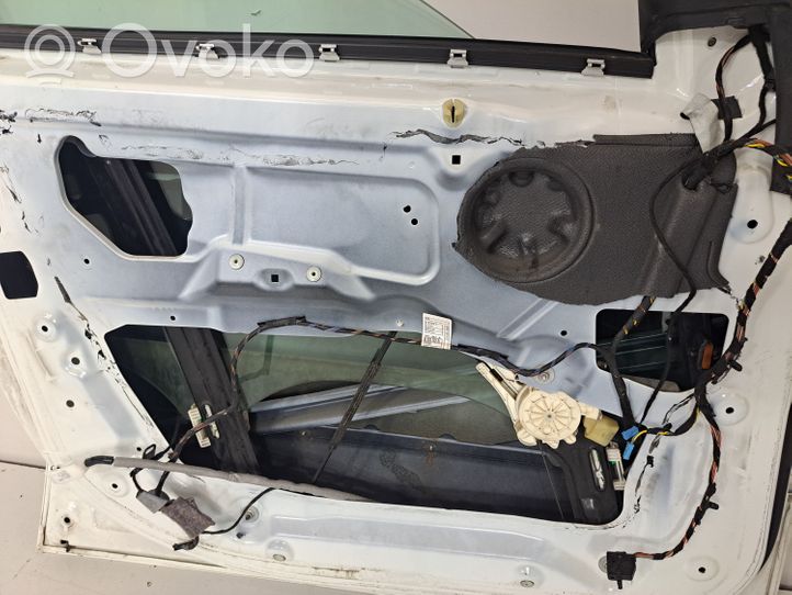 BMW X5 E70 Front door 7211423