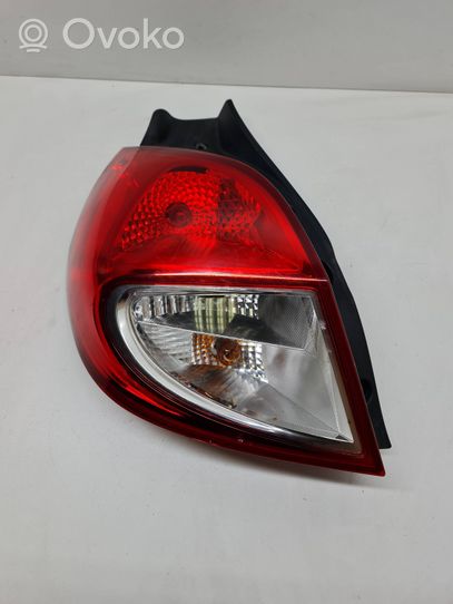 Renault Clio III Luci posteriori 8200776048