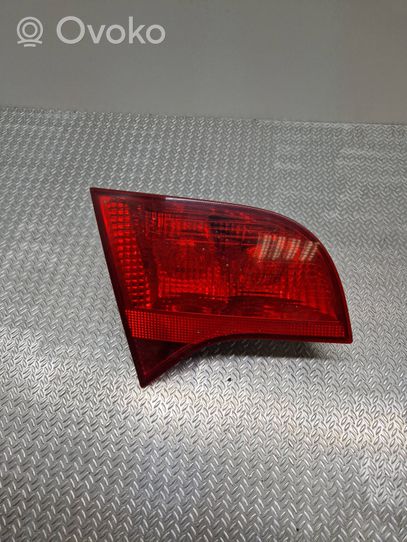 Audi A4 S4 B7 8E 8H Lampy tylnej klapy bagażnika 8E9945093