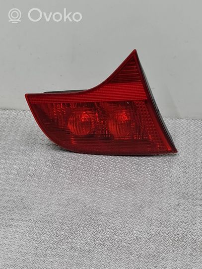 Audi A4 S4 B7 8E 8H Lampy tylnej klapy bagażnika 8E9945093