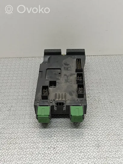 Mercedes-Benz Vito Viano W638 Module de fusibles 0005400650