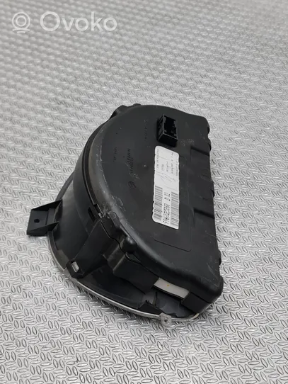 Citroen C2 Spidometrs (instrumentu panelī) P9660225880