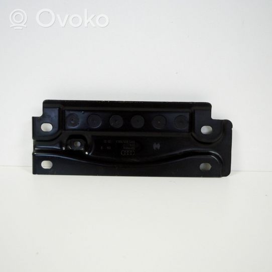 Audi A4 S4 B9 Protezione inferiore del serbatoio del carburante 8W0803183A