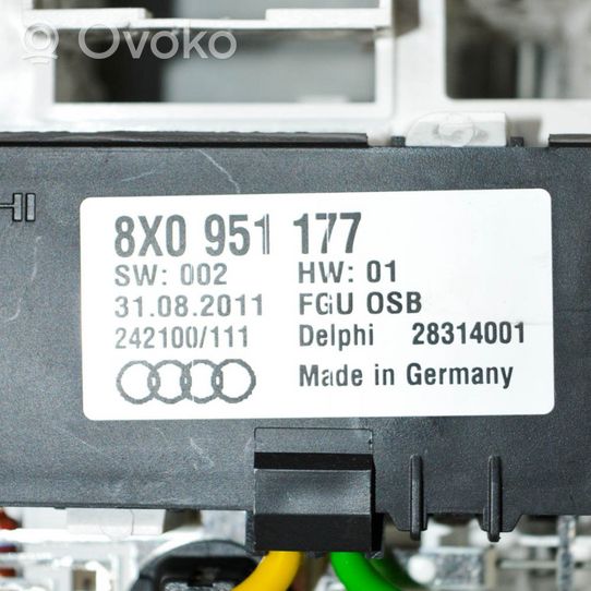 Audi Q3 8U Priekinių vietų apšvietimo žibintas 