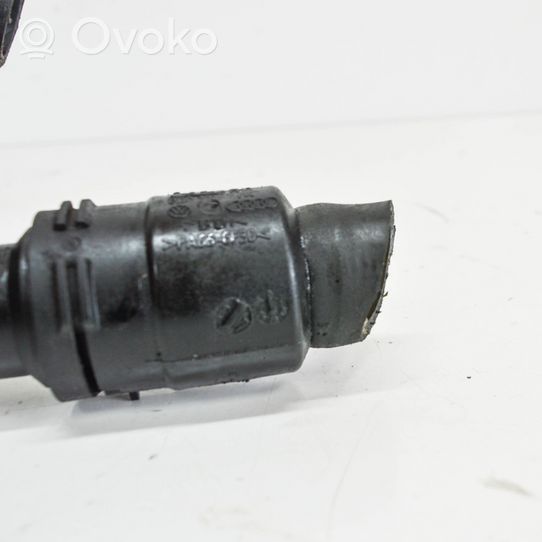 Audi A4 S4 B7 8E 8H Termostaatti 06D121111G