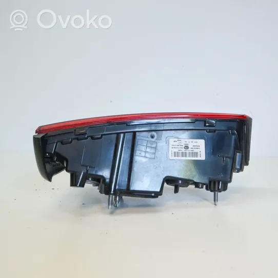 Audi A4 S4 B9 Lampy tylnej klapy bagażnika 8W5945076A