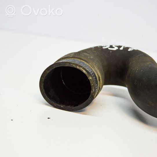 Volkswagen PASSAT B5 Tube d'admission de tuyau de refroidisseur intermédiaire 8D0145828H