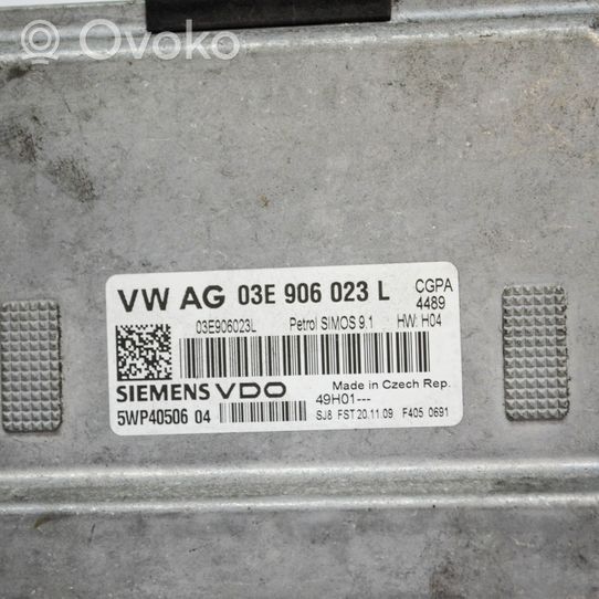 Volkswagen Polo V 6R Variklio valdymo blokas 03E906023L