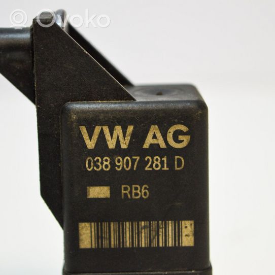 Volkswagen Golf VI Žvakių pakaitinimo rėlė 038907281D