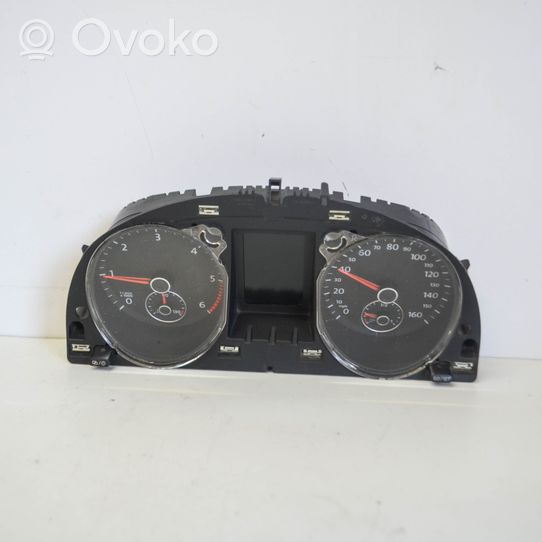 Volkswagen PASSAT B7 Speedometer (instrument cluster) 3AA920970J