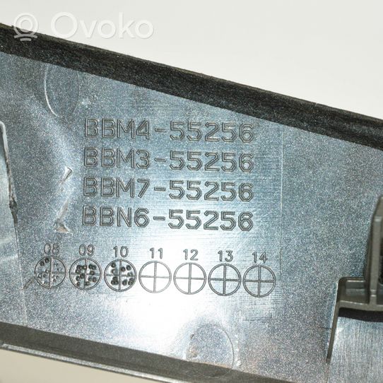 Mazda 3 II Kojelaudan hansikaslokeron lista BBM455256