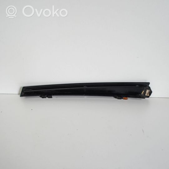 Volkswagen Golf V Rivestimento modanatura del vetro della portiera posteriore 1K9839904C