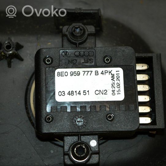 Volkswagen Tiguan Osłona / Obudowa fotela przedniego pasażera 8E0959777B