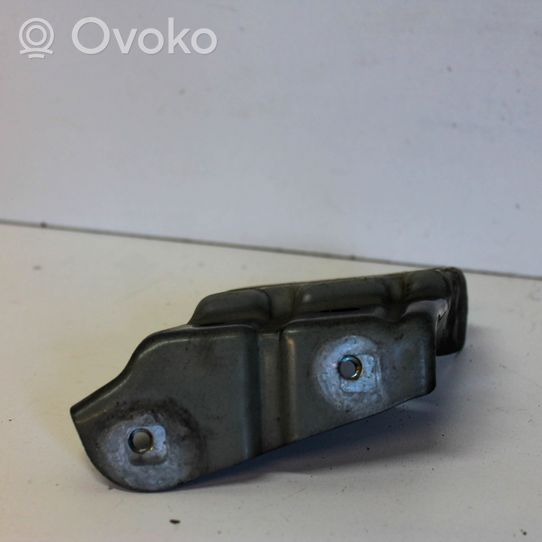 Volkswagen Touareg II Supporto di montaggio del parafango 7P6821152A