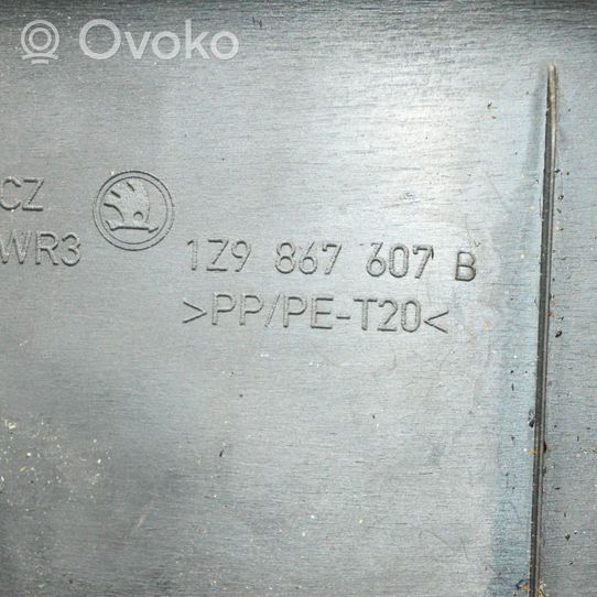 Skoda Octavia Mk2 (1Z) Poszycie / Tapicerka tylnej klapy bagażnika 1Z9867607B