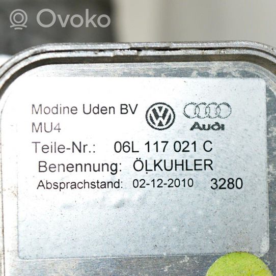 Audi A4 S4 B8 8K Moottoriöljyn jäähdytinlaite 