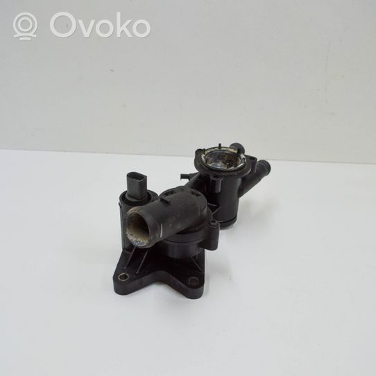 Audi A3 S3 8P Boîtier de thermostat 03C121026AC