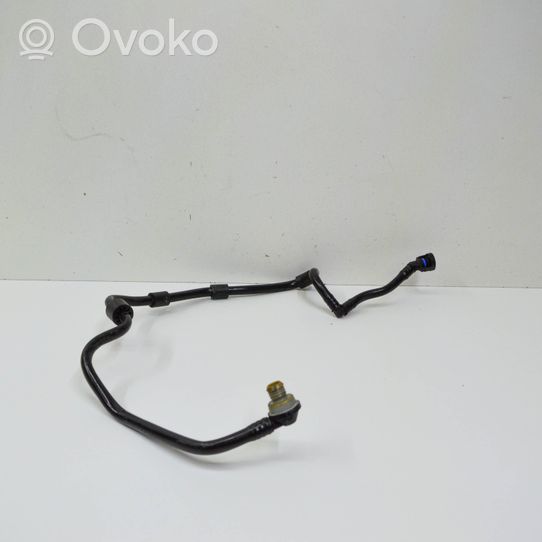 BMW 5 F10 F11 Tuyau sous vide 17765010