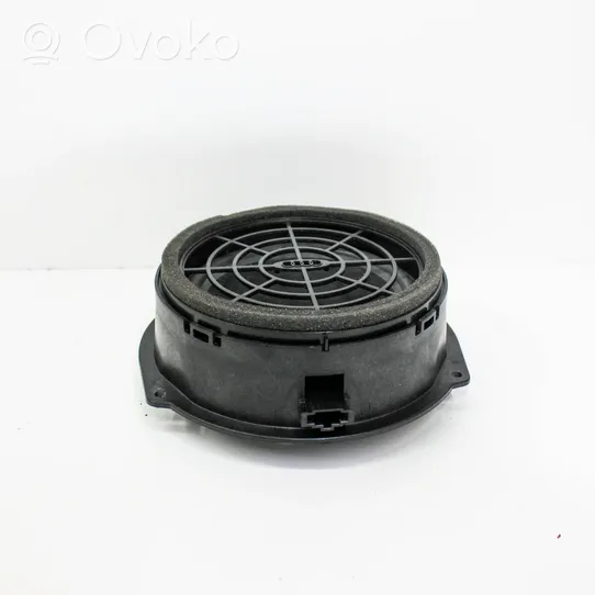 Audi Q3 8U Takaoven kaiutin 8R0035411