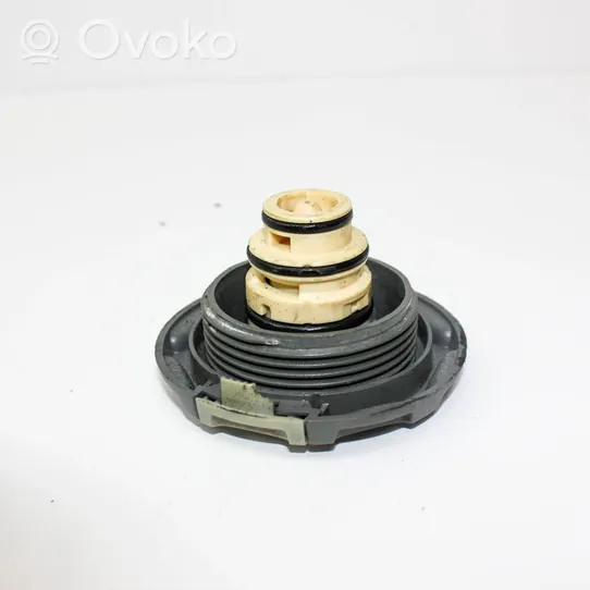 Audi A4 S4 B9 Coolant expansion tank/reservoir cap 4M0121321R