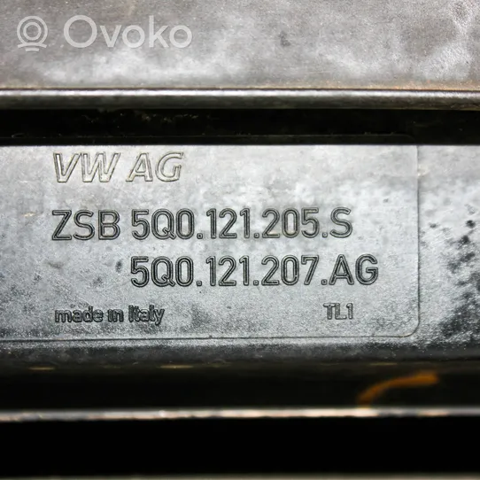 Volkswagen PASSAT B8 Support de radiateur sur cadre face avant 5Q0121251GD