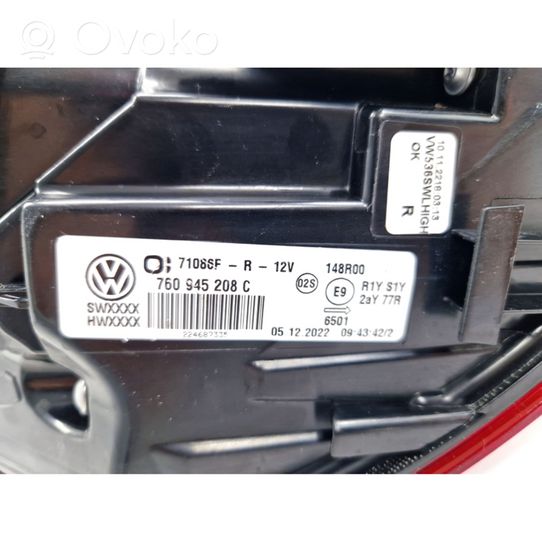 Volkswagen Touareg III Luz trasera/de freno 760945208C