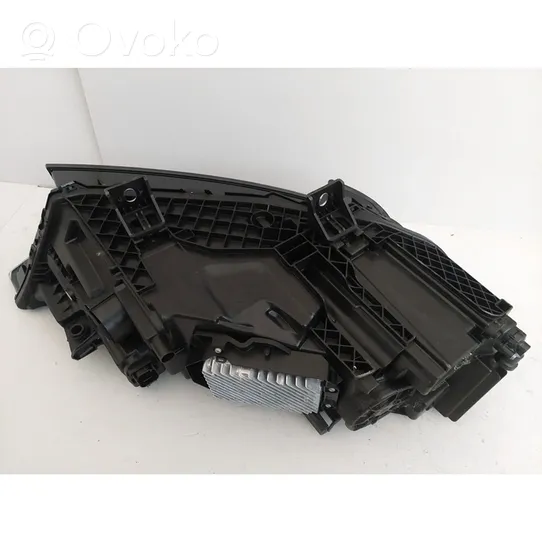 Audi Q7 4M Lampa przednia 4M0941039E