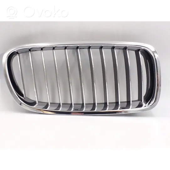 BMW 3 F30 F35 F31 Grille calandre supérieure de pare-chocs avant 51137263482