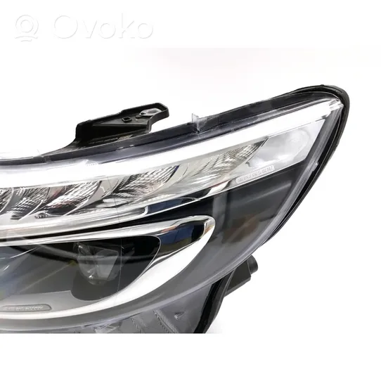 Mercedes-Benz V Class W447 Lampa przednia A4479069700