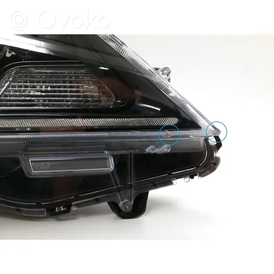 Toyota Sienna XL30 III Lampa przednia 81110-08080