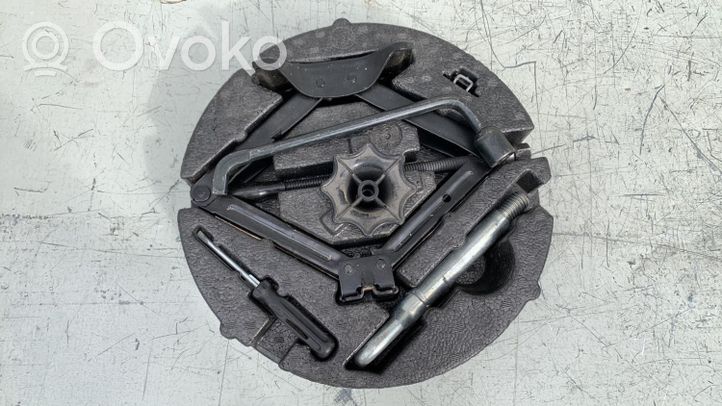 Opel Astra J Tool set 