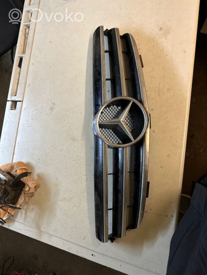 Mercedes-Benz CLK A209 C209 Kühlergrill A2098800123