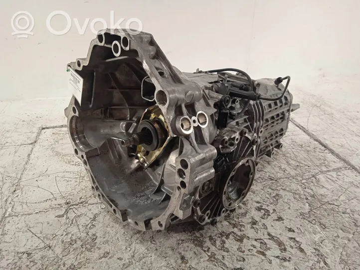 Audi A4 S4 B5 8D Mechaninė 5 pavarų dėžė DVX