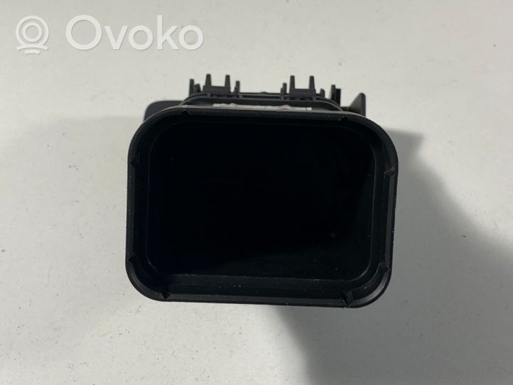 Volvo C30 Copertura griglia di ventilazione laterale cruscotto 39888290