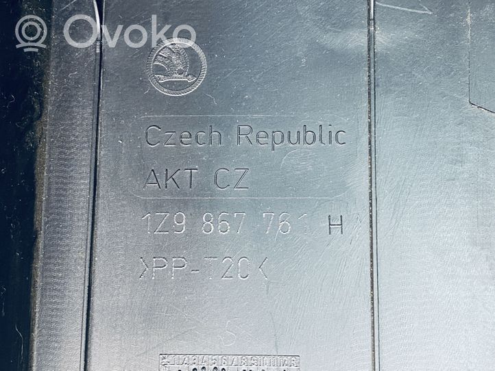 Skoda Octavia Mk2 (1Z) Podpora mocowania półki bagażnika 1Z9867761H