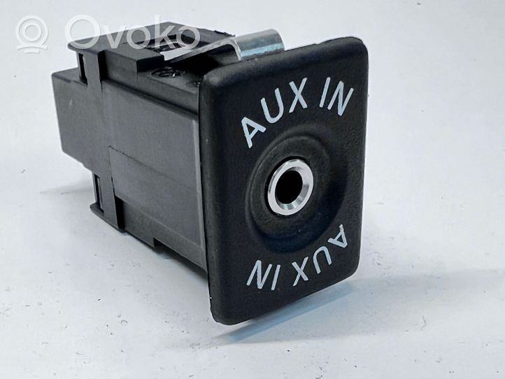 Volkswagen Jetta V Câble adaptateur AUX 5M0035724