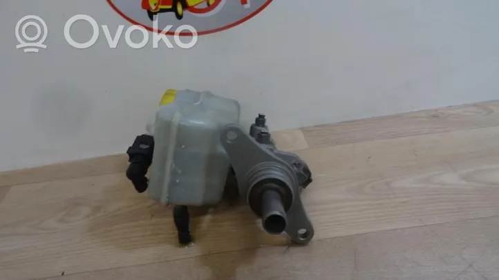 Audi A1 Główny cylinder hamulca 6R1611019A