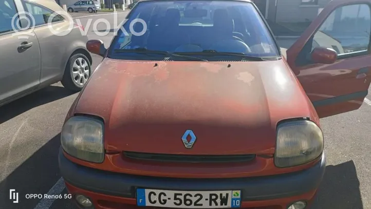 Renault Clio II Zderzak przedni 7701470895