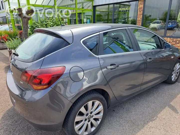 Opel Astra J Salono komplektas 13261559