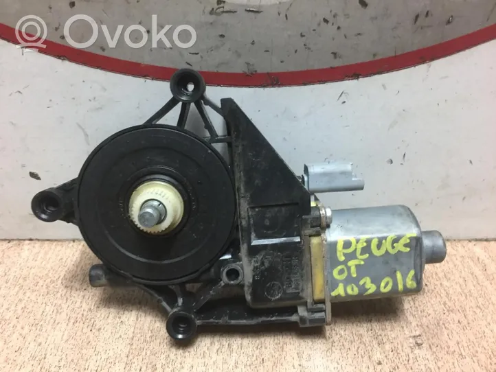 Peugeot 208 Fensterhebermotor Tür vorne 9673154380