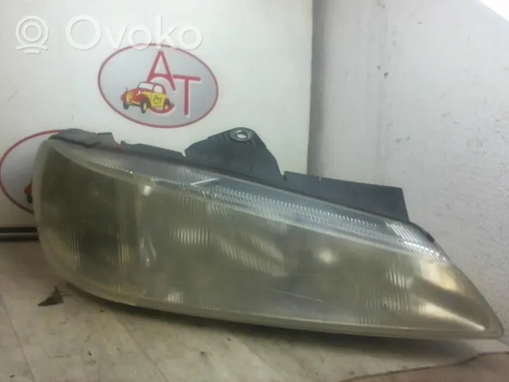 Peugeot 406 Klosze lamp przednich 6205N0