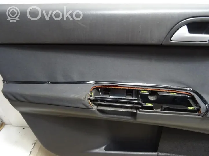 Volvo V50 Обшивка передней двери 1303465
