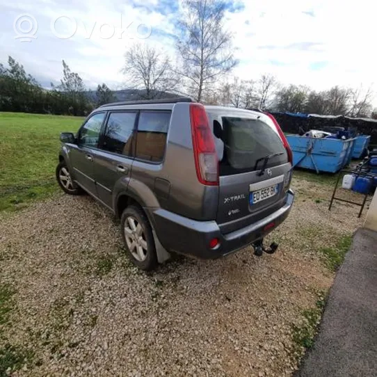 Nissan X-Trail T30 Barre de remorquage 