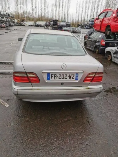 Mercedes-Benz E AMG W210 Tylna klapa bagażnika 210750117528