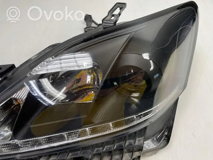 Lexus IS 220D-250-350 Lampa przednia 