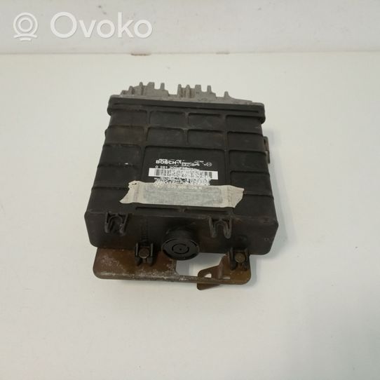 Volkswagen Golf III Calculateur moteur ECU 