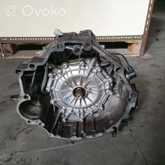 Audi A4 S4 B6 8E 8H Mechaninė 5 pavarų dėžė 