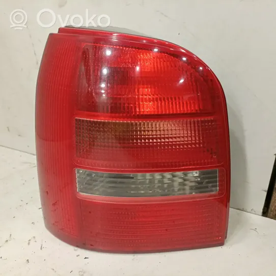 Audi A4 S4 B5 8D Lampy tylnej klapy bagażnika 