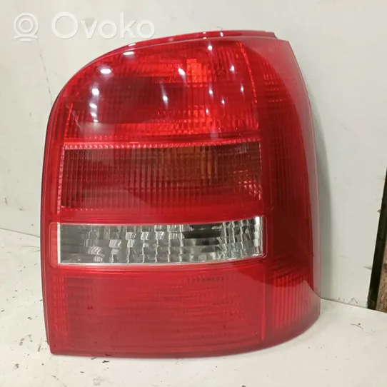 Audi A4 S4 B5 8D Lampy tylnej klapy bagażnika 