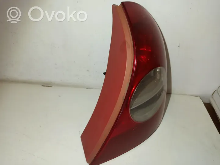 Renault Clio II Lampy tylnej klapy bagażnika 